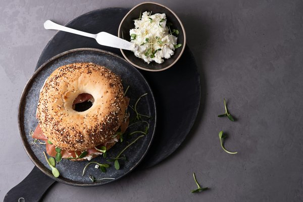 How to Bake the Ultimate New York Bagel with a Crunchy Exterior and Chewy Interior?